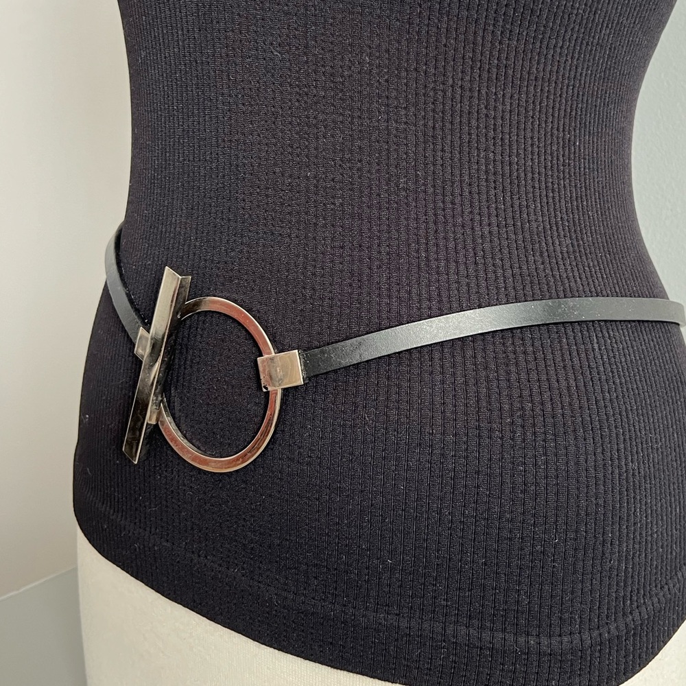 Limited Thin Leather Belt Black Silver Loop Contemporary Modern Womens M 32-34 - Picture 5 of 17